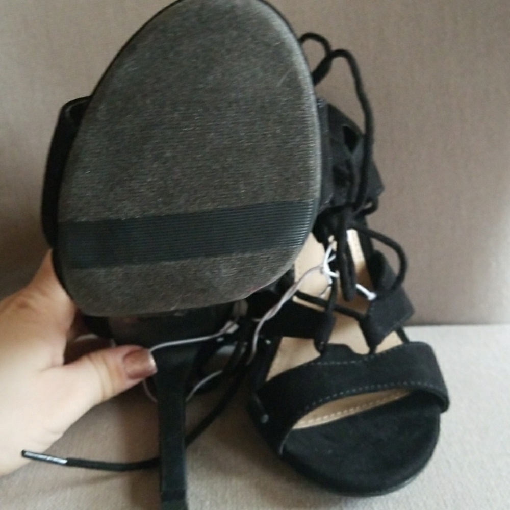 Heels - Picture 2 of 2